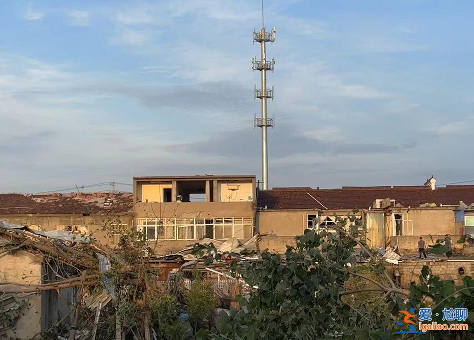 村民房子被風(fēng)掏空 有擺攤的商販觸電身亡？