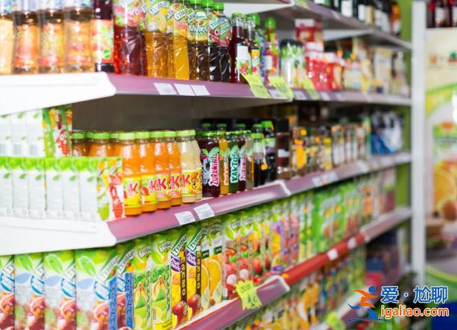 天價校園小賣部背后 臨期食品加價5倍賣？？