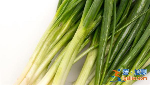 300多斤大蔥賣不到40塊，系虛構(gòu)，全部擺拍[40塊]？