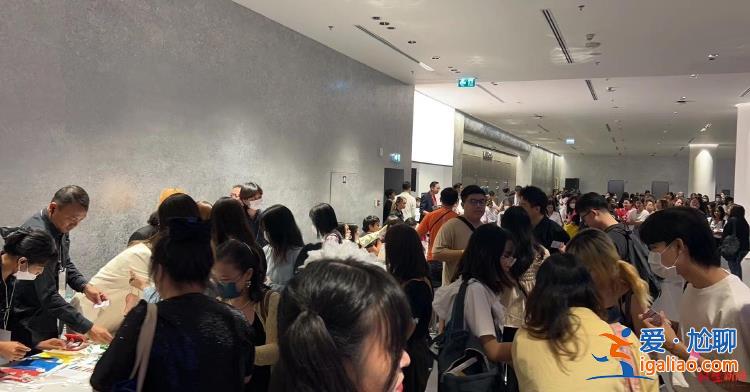 觀眾被圈在座位區(qū)不讓進出 一度全場熄燈？