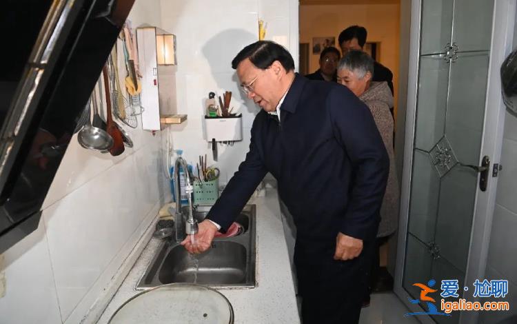 當場喝自來水檢查水質？