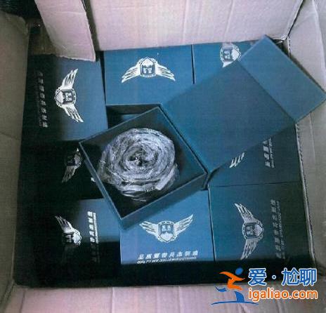上海交警處理事故時(shí)竟遇上“假警察”？網(wǎng)店老板銷售自制警用裝備被判刑？