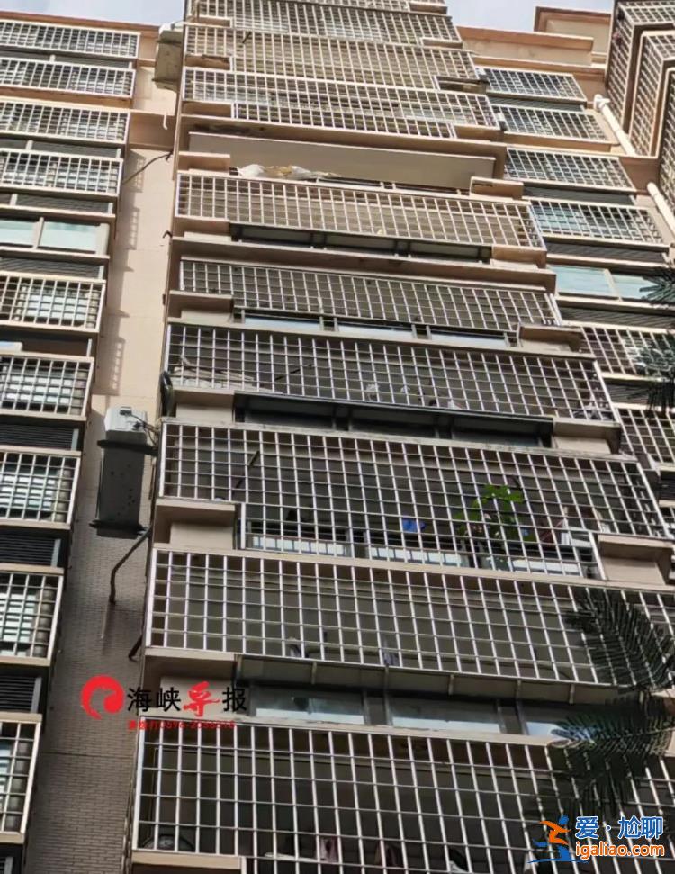 福建漳州一小區(qū)高層陽臺外裝飾塊脫落 男童被砸中遇難？