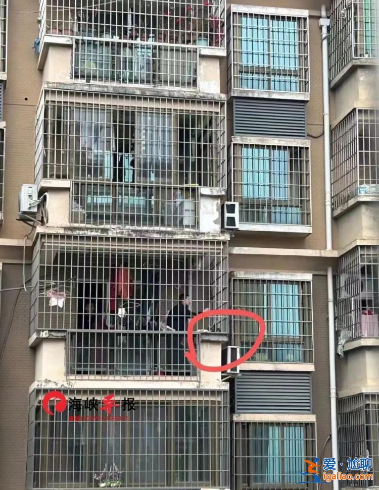 福建漳州一小區(qū)高層陽臺外裝飾塊脫落 男童被砸中遇難？