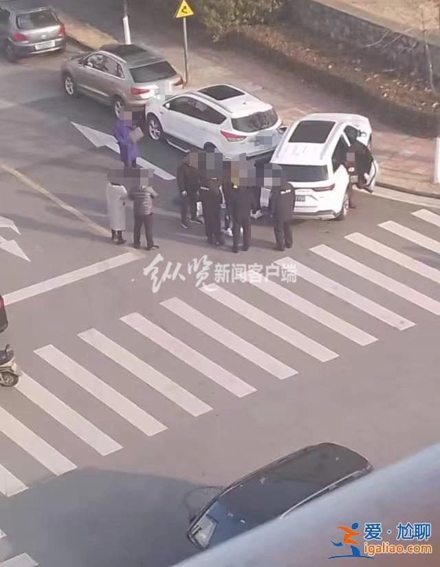 江蘇一高校女生在校內(nèi)被老師汽車(chē)輾壓？交警證實(shí)事故發(fā)生致1人受傷？