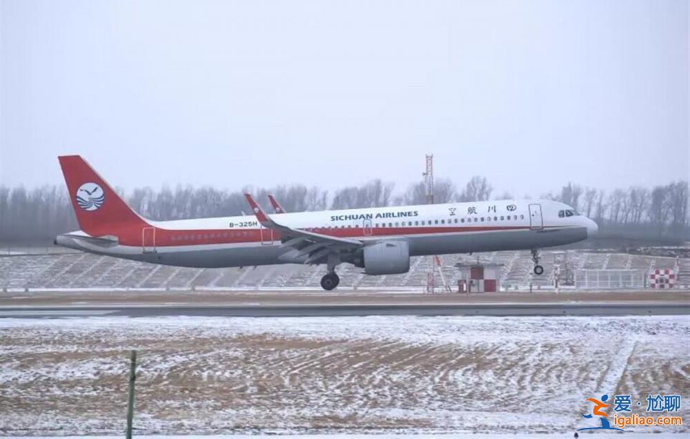 長春至成都一航班發動機空中噴火 盤旋近2小時后安全返航？