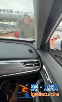 奔馳車上男子加塞不成攔車砸引擎蓋？ 拍視頻者:計劃返鄉再修車 警方已向我了解情況？