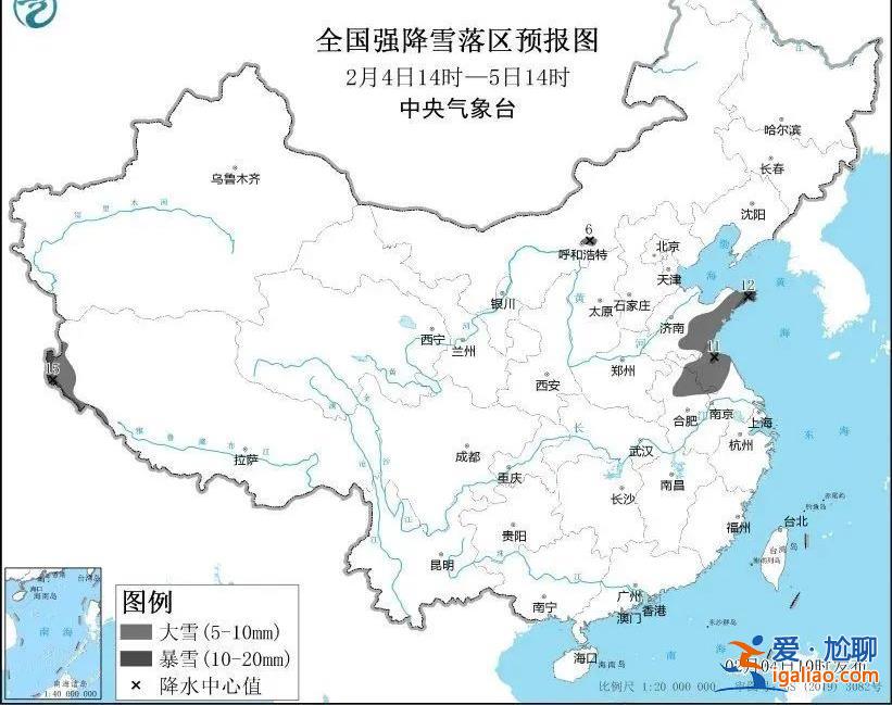 有人路邊撿柴燒火取暖 有人翻圍欄覓食？