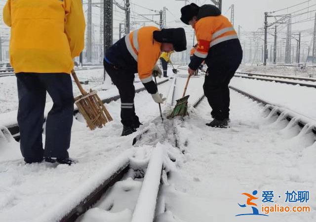 為何導致交通陷入癱瘓？除冰難度有多大？解讀湖北暴雪凍雨的幾大疑問？