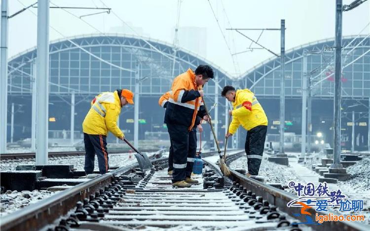 線上買火車票顯示無余票 但自助售票機有票？12306解答？