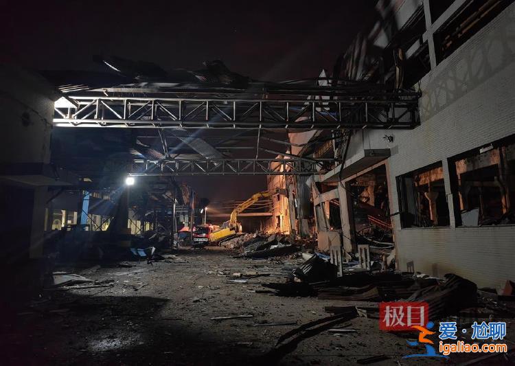 一廠房頂棚坍塌近半 另有車間設備仍在運轉？