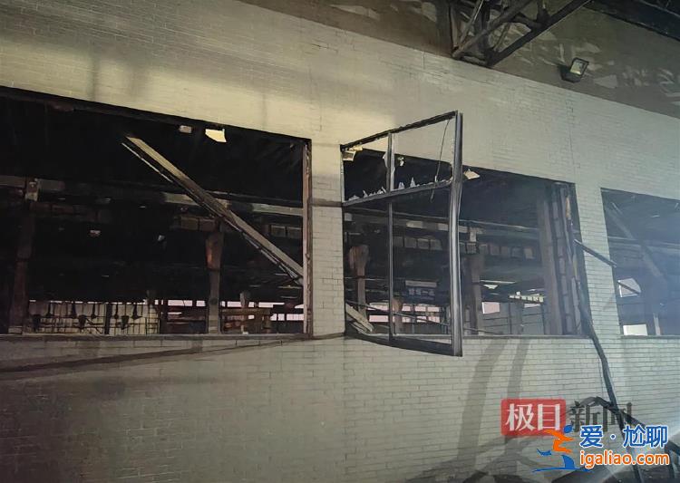 一廠房頂棚坍塌近半 另有車間設備仍在運轉？