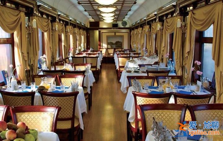 央媒評乘務(wù)員餐車吃飯被怒懟，應(yīng)要多些相互理解[列車餐桌]？