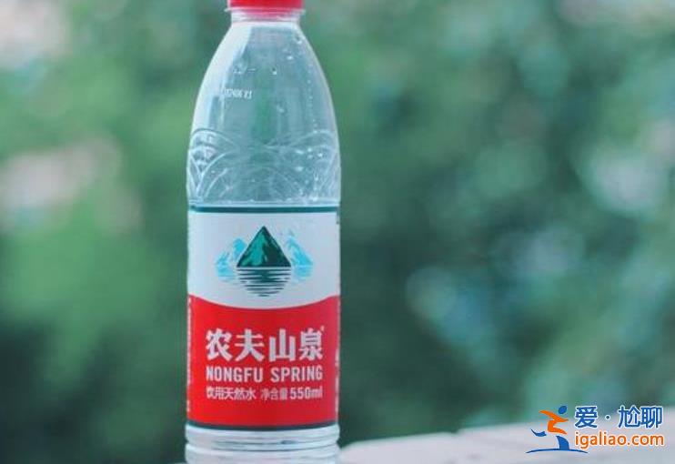 農夫山泉推出綠色瓶裝飲用純凈水 這是向其它品牌宣戰嗎？