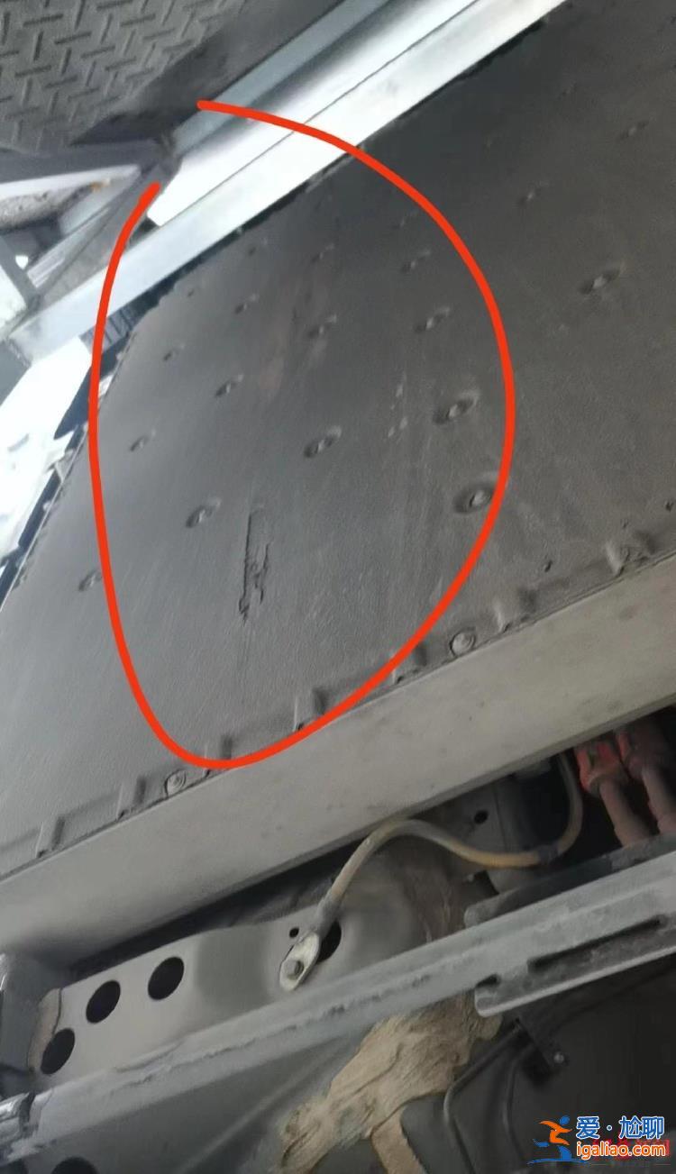 有車(chē)被第三方車(chē)主拖走 有人扣完押金還要倒補(bǔ)？
