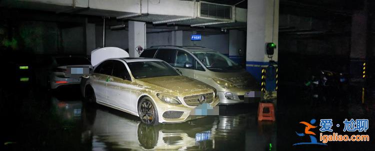 北京朝陽一小區(qū)雨水倒灌地庫 上百輛車被淹 時隔半月業(yè)主仍索賠無門？