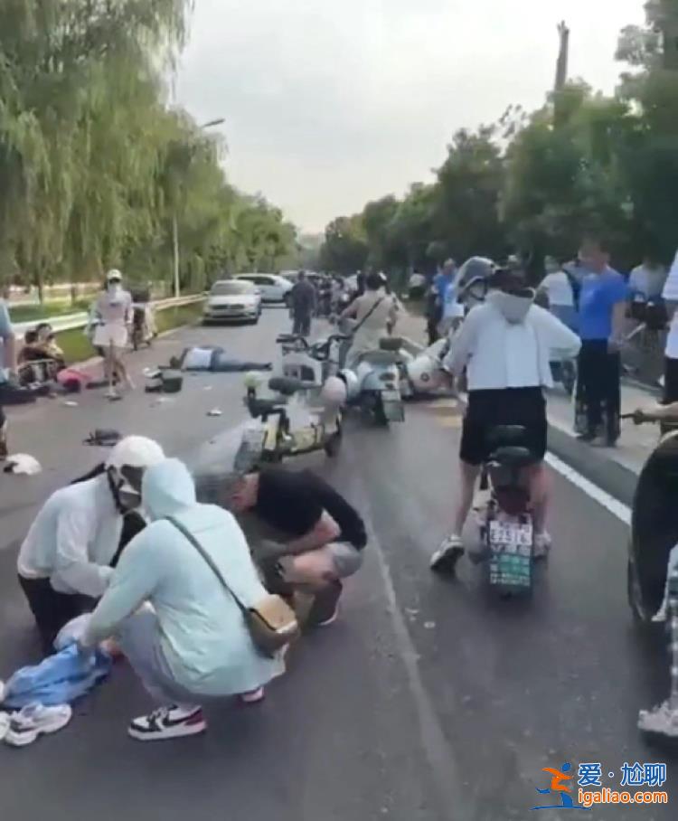 司機想跑被人攔下？
