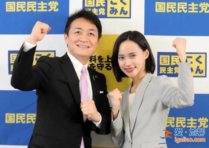 日本27歲美女政客墜樓身亡后 涉事黨黨首身邊又站了一名美女政客？