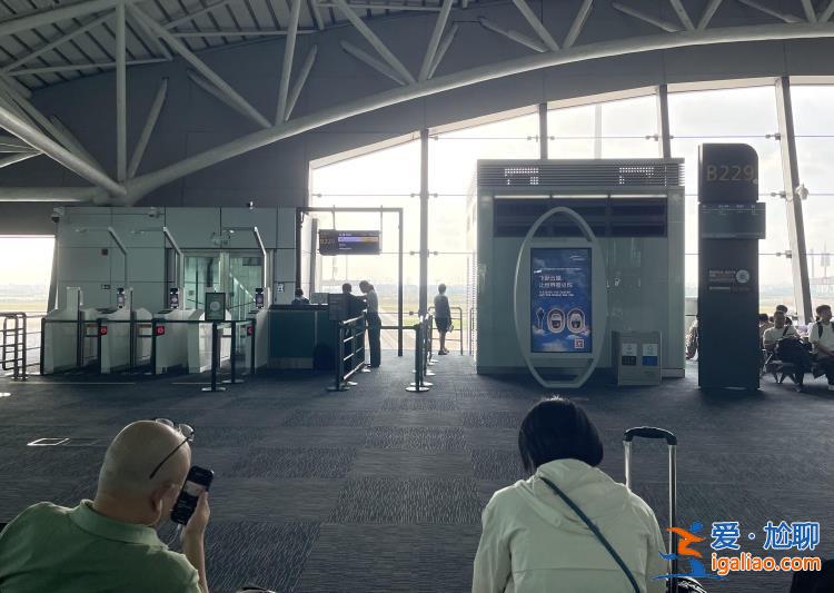 長龍航空一航班乘客登機后被通知下機 機組稱輪胎破了？