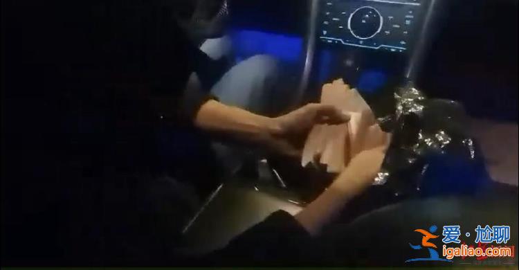 夜間在車上成交出生14天男嬰 多次抬價(jià)最終賣15萬？