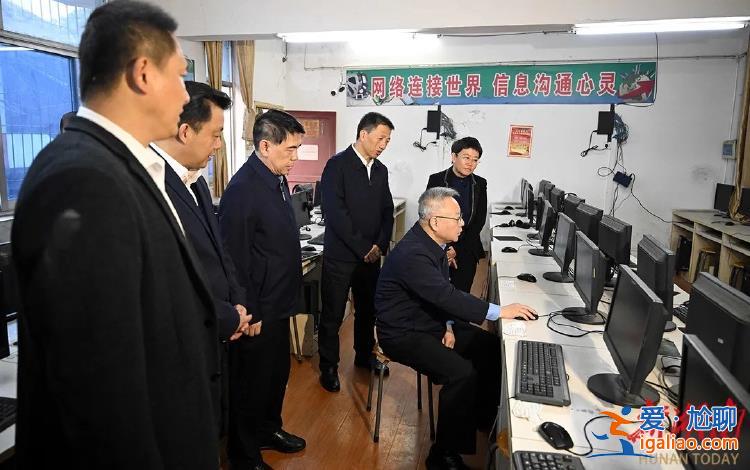 電腦室大部分電腦不能使用、實驗室缺少設備？