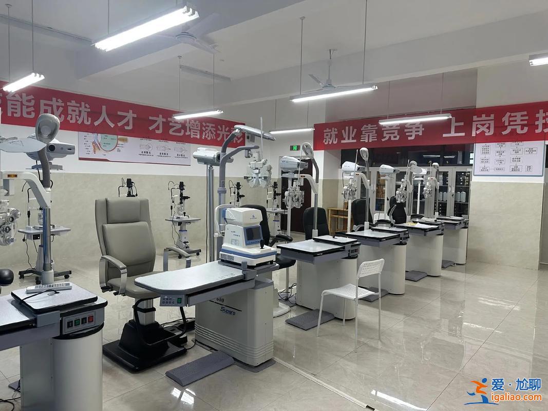 重慶渝中區升學指導選哪家，重慶正規衛校有哪些？