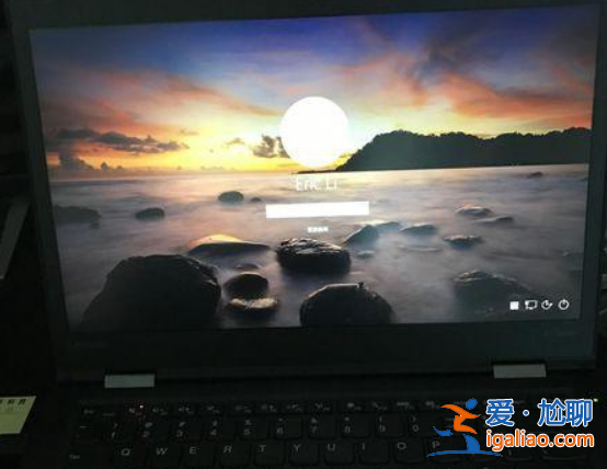 win10開機輸入密碼界面黑屏的解決方法? win10開機輸入密碼界面黑屏的解決方法?