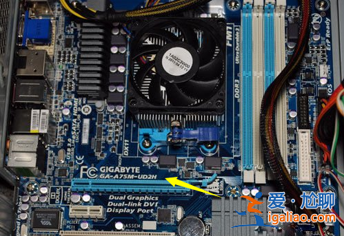 win10系統設備里哪個是電腦主板型號？