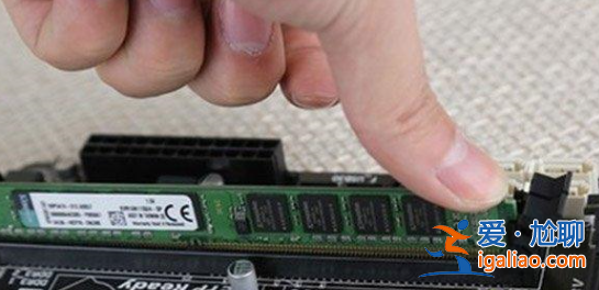 電腦開機沒反應鼠標鍵盤也不亮的解決方法？